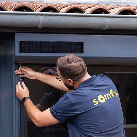 Moteur et télécommande Somfy pour volet roulant
